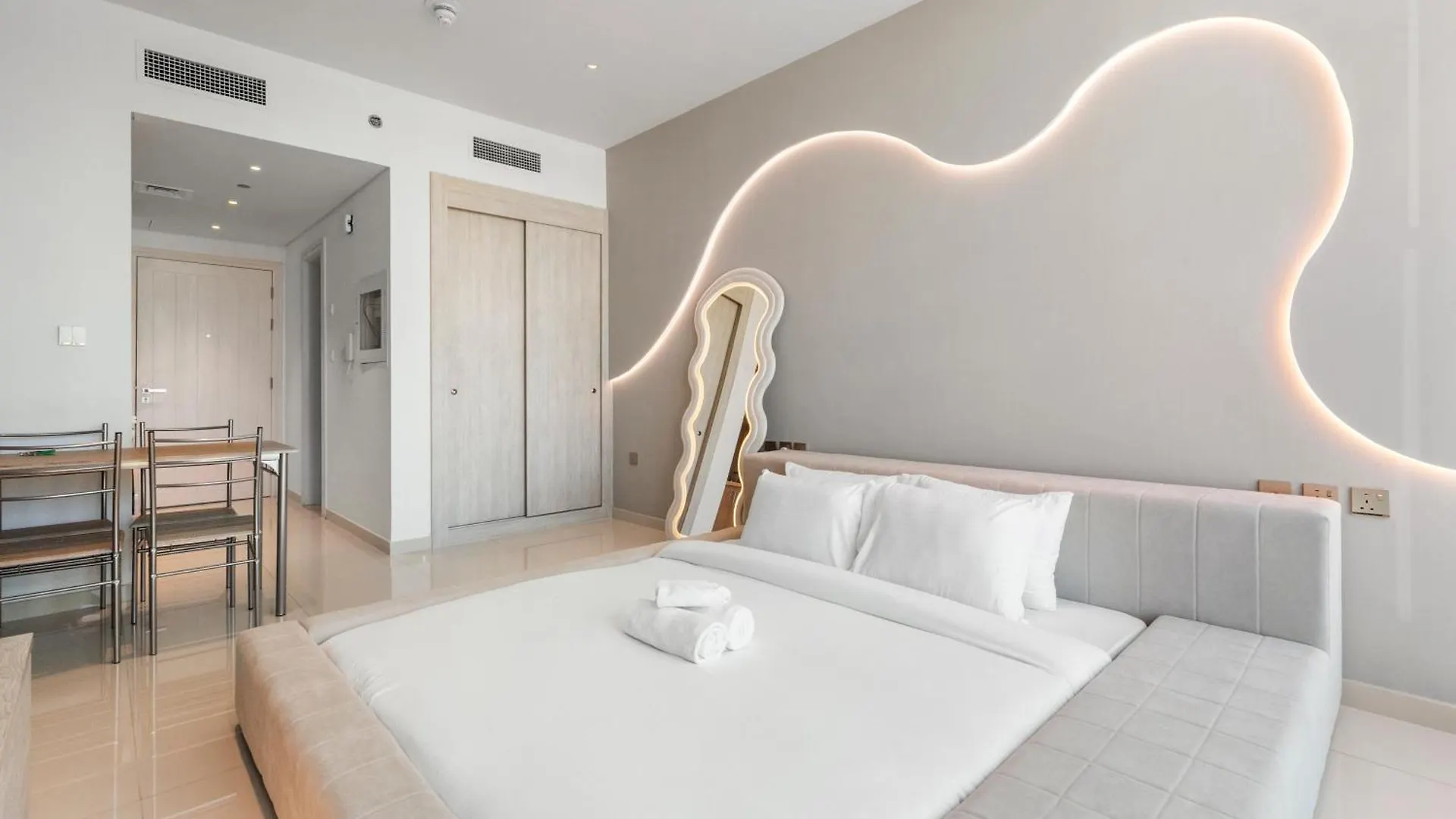 Aparthotel Seven Palm Hotel With West Beach Access Dubai United Arab Emirates